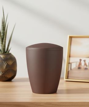 Preview: Schlichte und moderne Urne in warmem Siena Braun mit samtig-matter Oberfläche, ideal als neutrale Tierurne – Eine zeitlose und würdevolle Ruhestätte.
